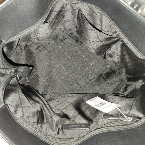 Michael kors tote and wallet - Picture 5 of 8